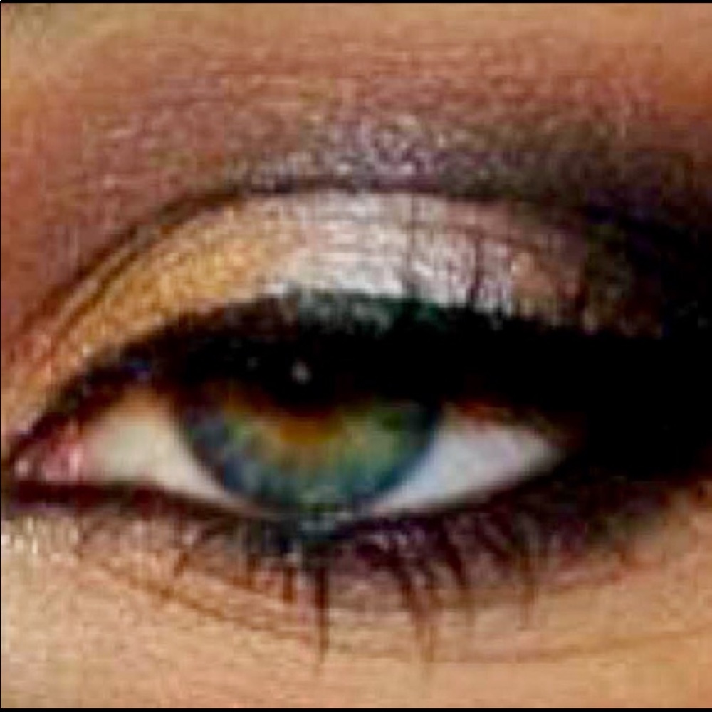 Meet your Posher, Carla